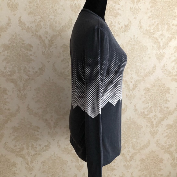 Gap fit athletic tee - Picture 2 of 11